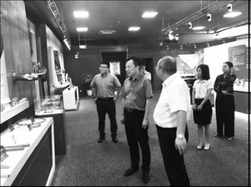 上海卓然工程技術股份有限公司 蒞臨公司商務考察公司展示室并對產品實物進行了介紹